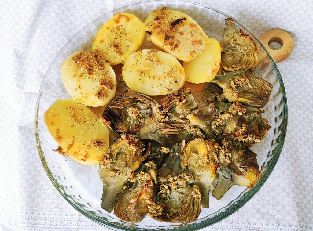 Alcachofas y patatas al vapor con Monsieur Cuisine, gratinadas con avellanas